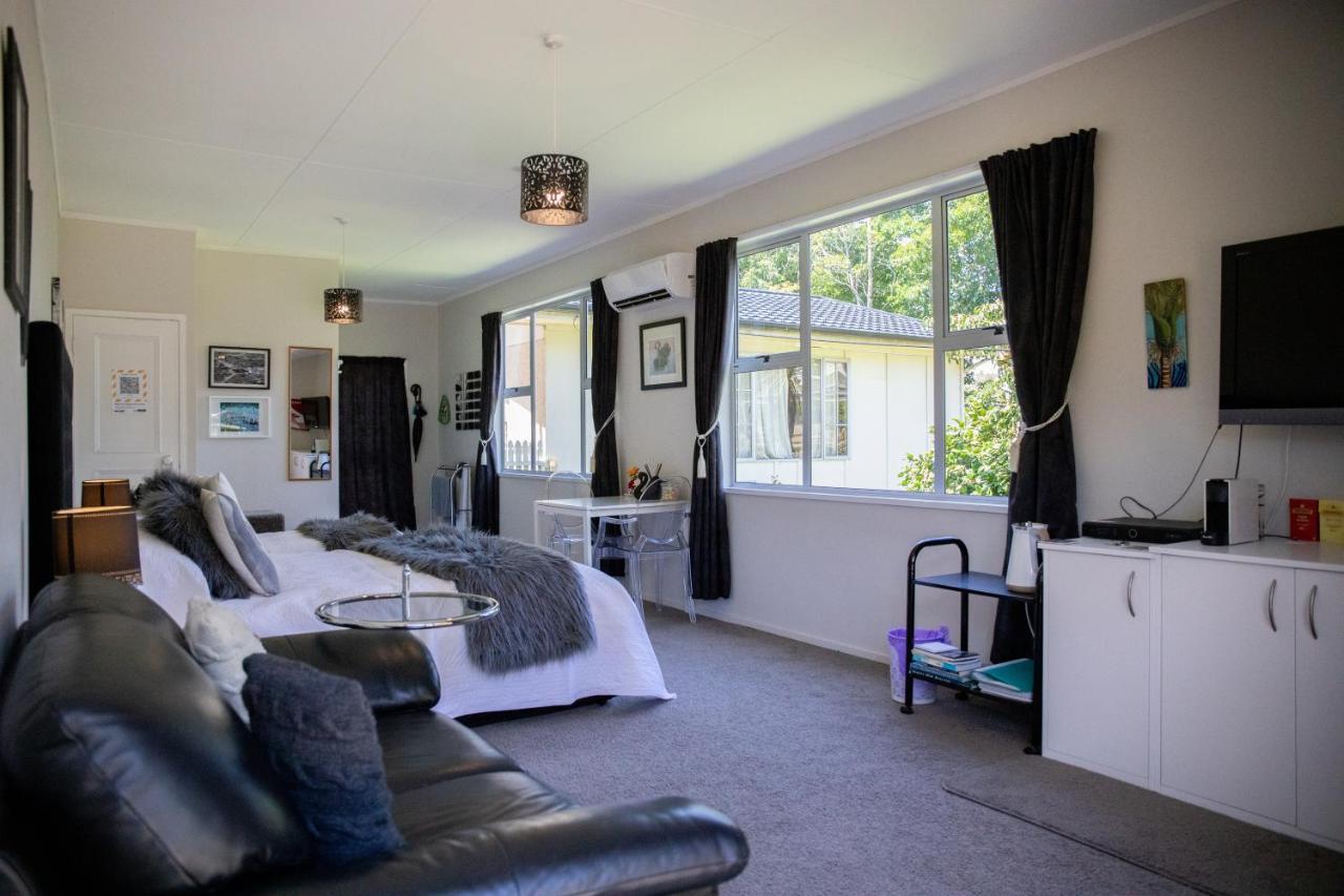 Swan House Bed and Breakfast Martinborough Εξωτερικό φωτογραφία