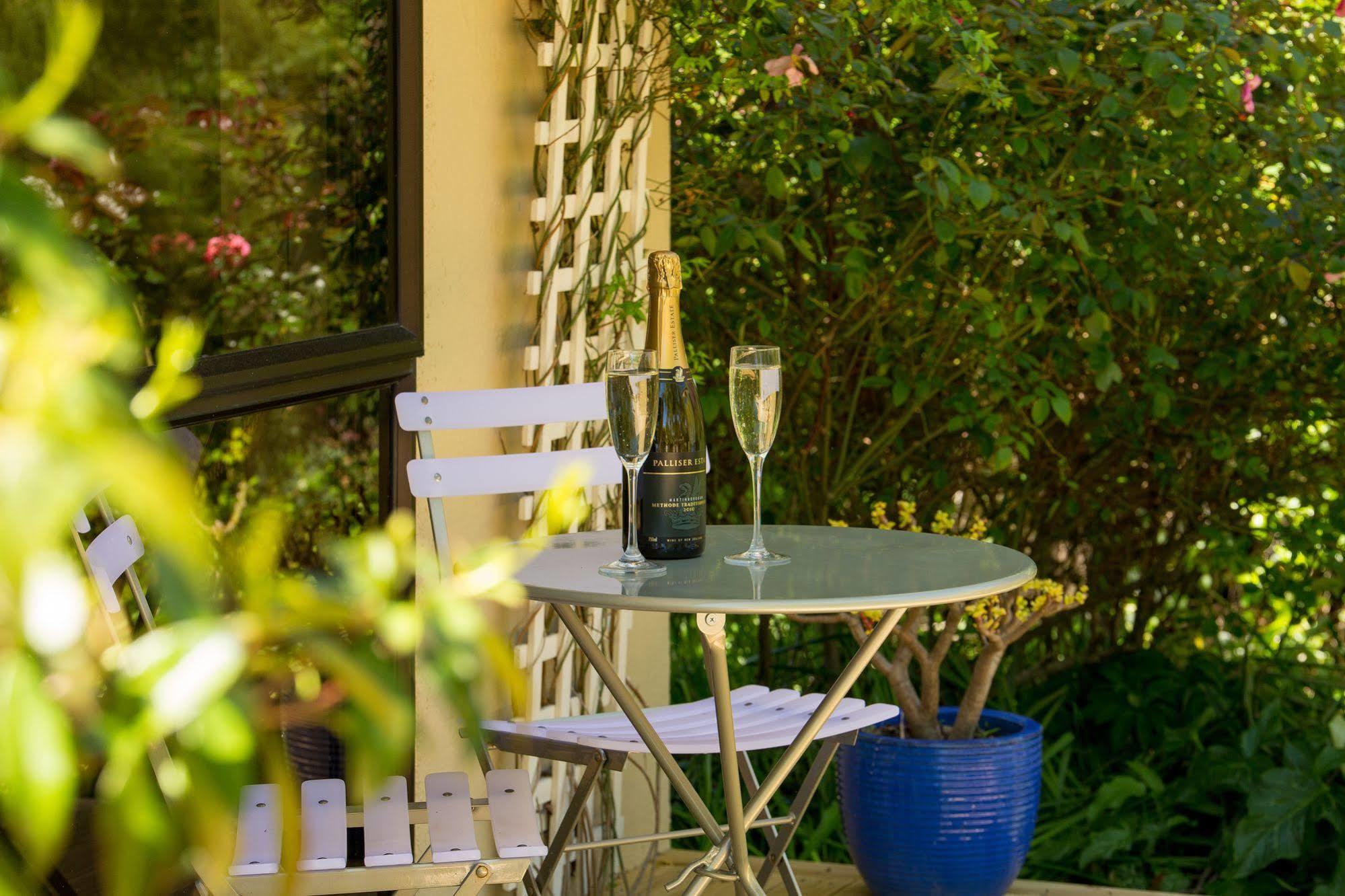 Swan House Bed and Breakfast Martinborough Εξωτερικό φωτογραφία