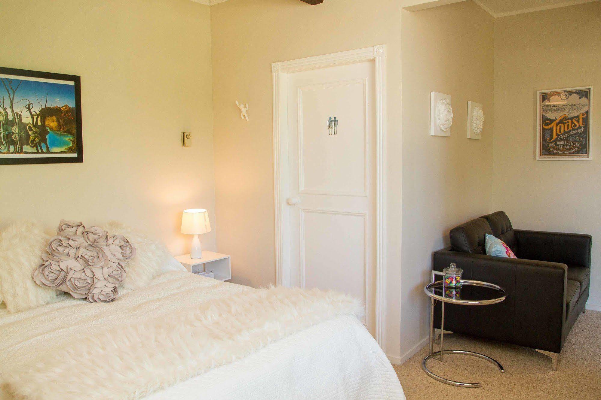 Swan House Bed and Breakfast Martinborough Εξωτερικό φωτογραφία